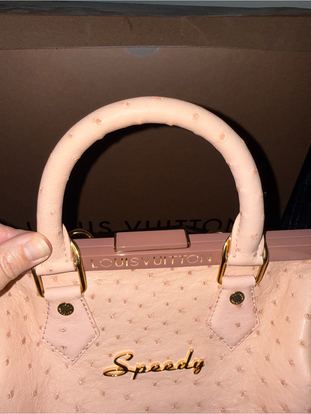 Louis Vuitton Pink Speedy Ostrich-Textured Top Handle Bag. Incredibly rare. - Picture 4 of 15